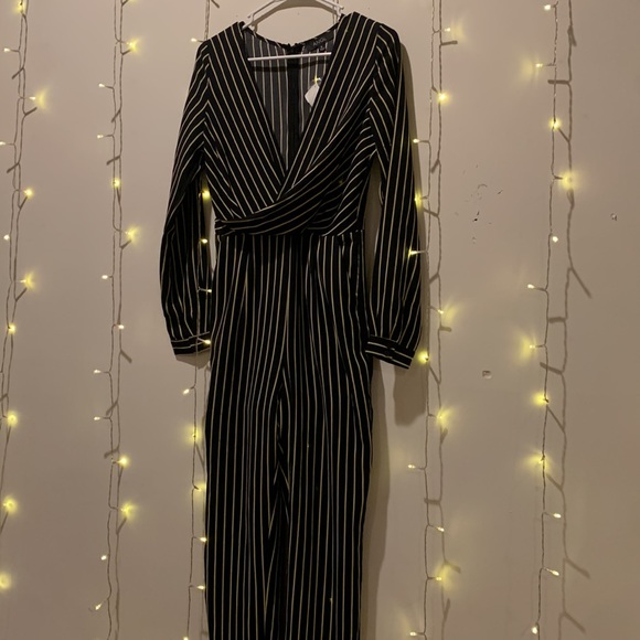 NWT black& white stripe long sleeve jumpsuit with full zipper in back. Sz small. - Picture 2 of 7